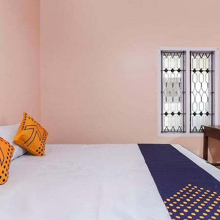 Spot On 68111 Jeena Motels Kollam Eksteriør billede