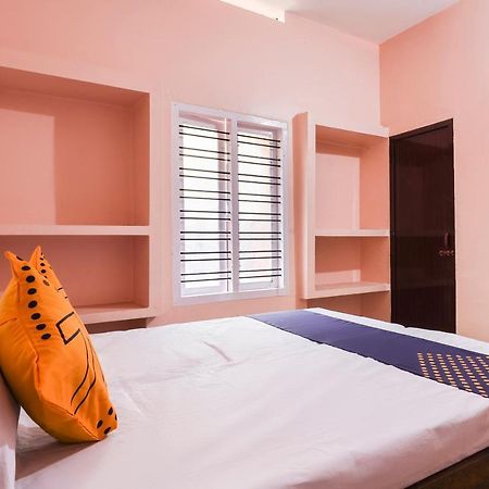 Spot On 68111 Jeena Motels Kollam Eksteriør billede