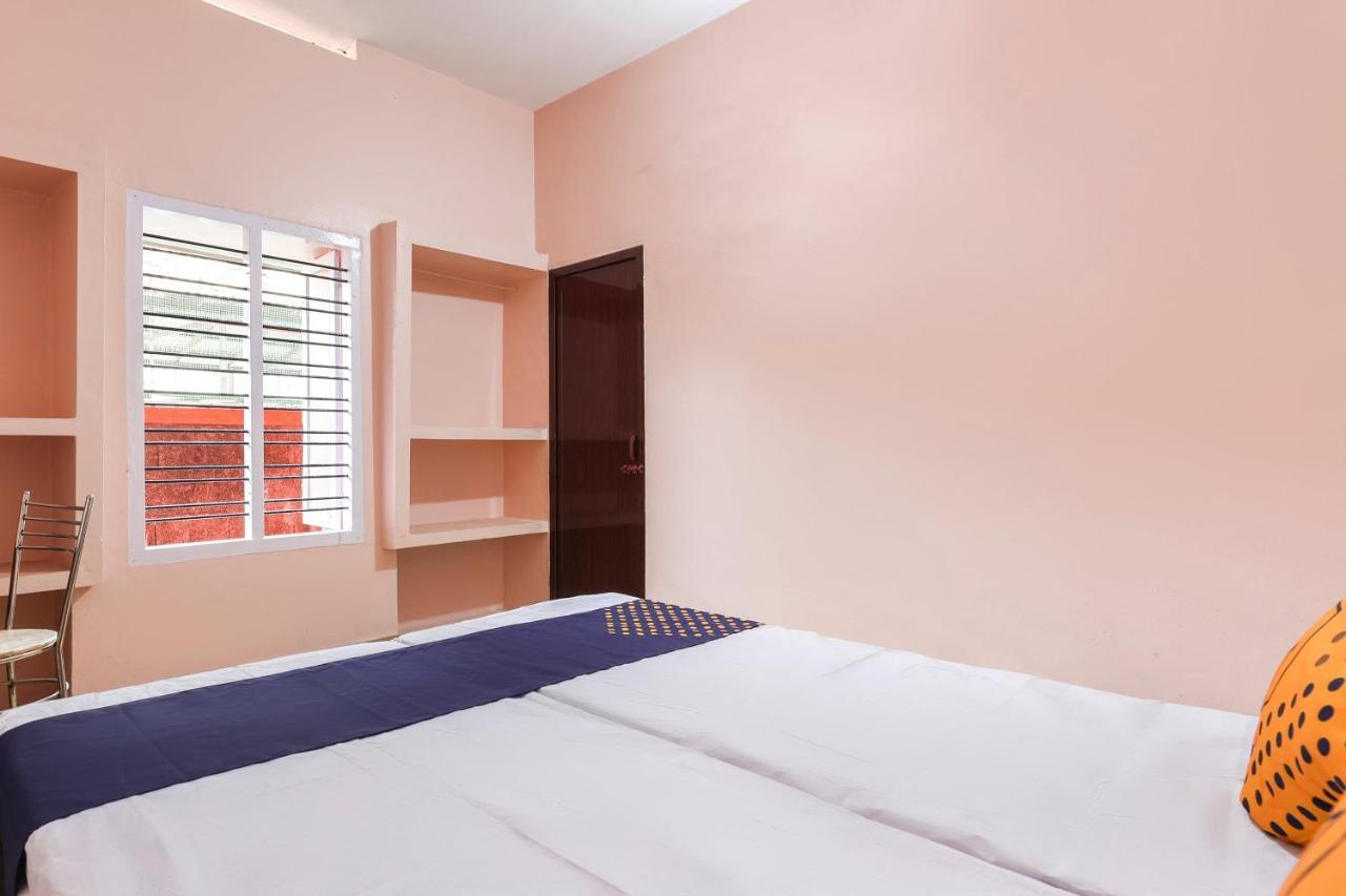 Spot On 68111 Jeena Motels Kollam Eksteriør billede