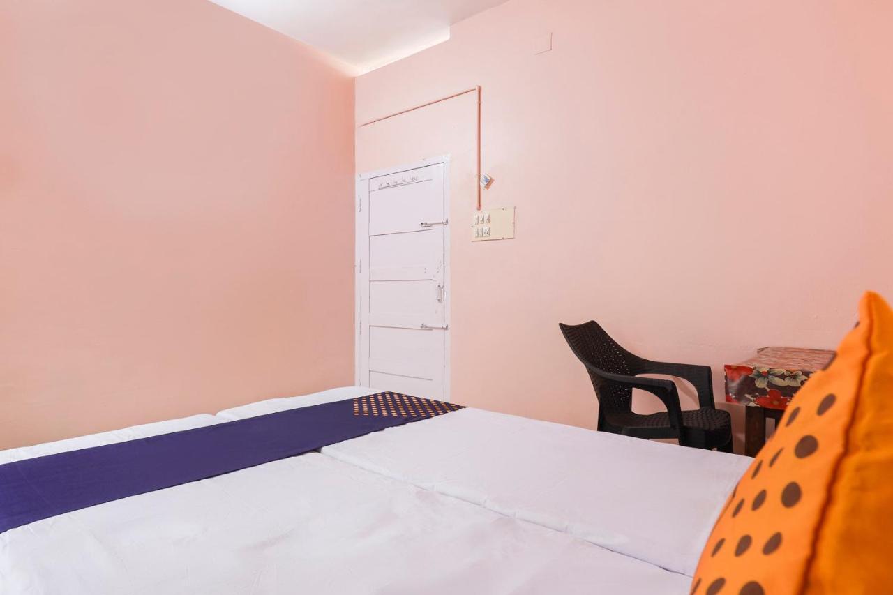 Spot On 68111 Jeena Motels Kollam Eksteriør billede