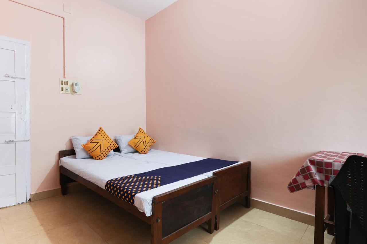 Spot On 68111 Jeena Motels Kollam Værelse billede